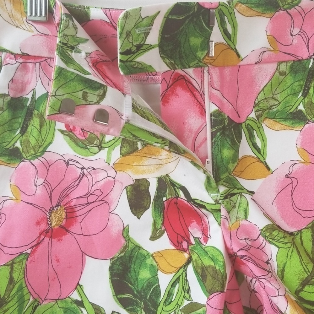 ANN TAYLOR FACTORY Foral Shorts! - Picture 2 of 5